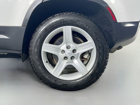 Used 2023 Land Rover Defender 110 SE image 32