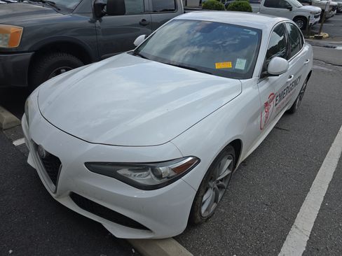 Used 2018 Alfa Romeo Giulia AWD image 4