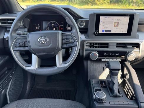 Used 2025 Toyota 4Runner SR5 AWD/4WD image 15