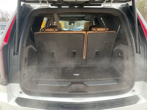 Used 2023 Cadillac Escalade Premium Luxury image 15