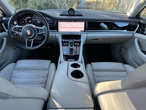 Used 2018 Porsche Panamera 4 image 15