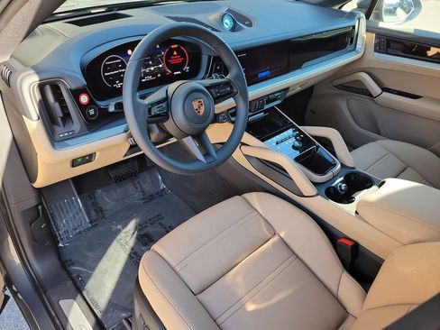 New 2026 Porsche Cayenne Coupe AWD/4WD image 4
