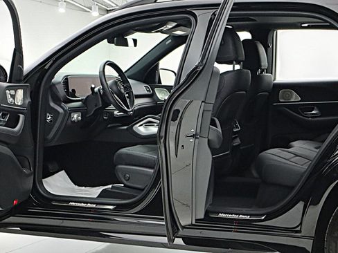 Used 2024 Mercedes-Benz GLE 580 4MATIC w/ Night Package image 6
