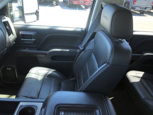 Used 2018 GMC Sierra 2500 Denali w/ Duramax Plus Package AWD/4WD image 30