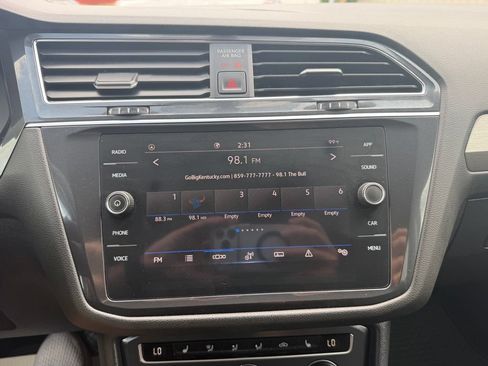 Used 2021 Volkswagen Tiguan SE FWD image 17