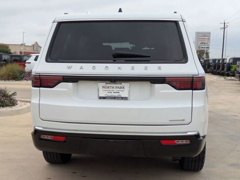 Used 2024 Jeep Wagoneer Series II w/ Flexible Seating Group image 4