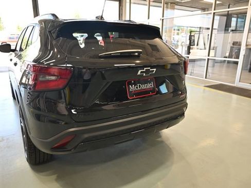 New 2026 Chevrolet Trax RS w/ Sunroof Package FWD image 6