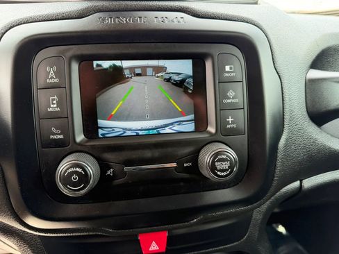 Used 2017 Jeep Renegade Latitude AWD/4WD image 16