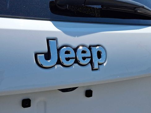 Used 2020 Jeep Grand Cherokee Limited AWD/4WD image 32