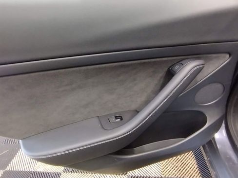 Used 2023 Tesla Model 3 Performance image 23
