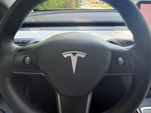 Used 2021 Tesla Model Y Long Range AWD/4WD image 24
