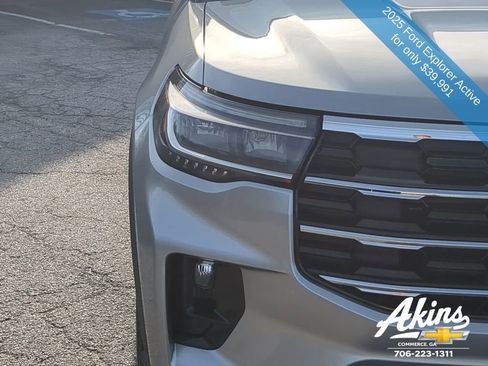 Used 2025 Ford Explorer Active w/ Active Comfort Package image 9