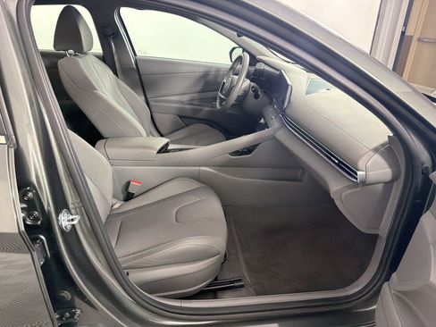 Used 2025 Hyundai Elantra SEL FWD image 25