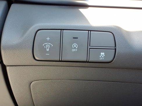 Certified 2024 Hyundai Elantra SE image 18