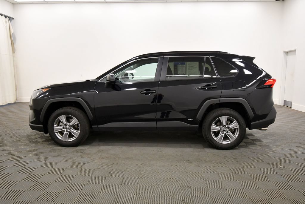 Used 2022 Toyota RAV4 LE AWD/4WD image 4