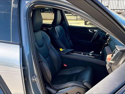 Certified 2023 Volvo XC60 B5 Ultimate image 11