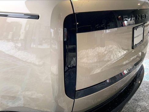 New 2026 Land Rover Range Rover Long Wheelbase SE image 14