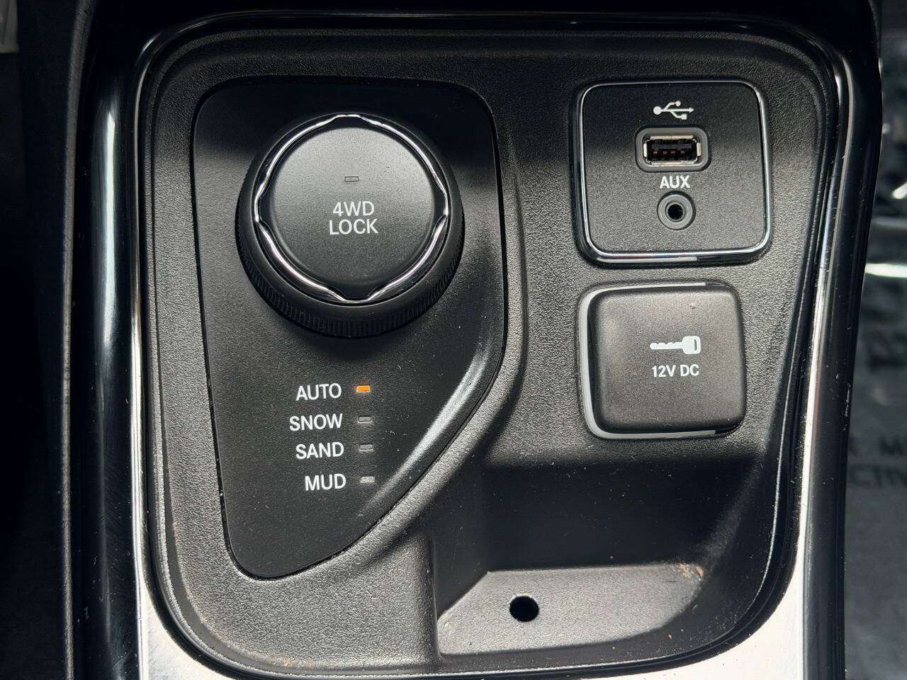 Used 2018 Jeep Compass Limited w/ Navigation Group AWD/4WD image 46