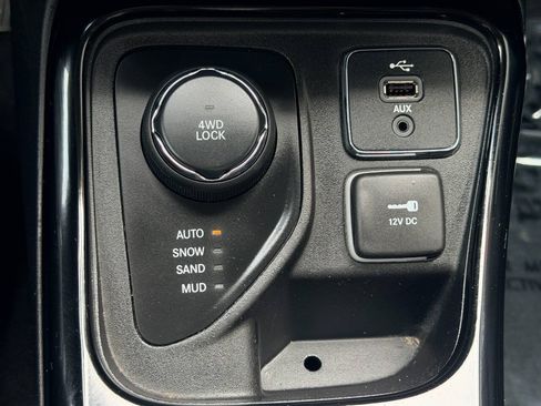 Used 2018 Jeep Compass Limited w/ Navigation Group AWD/4WD image 46