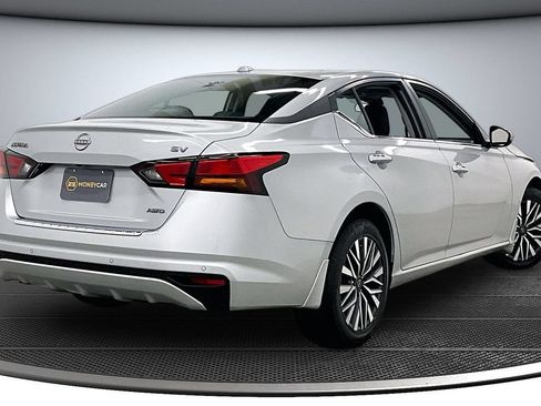 Used 2023 Nissan Altima 2.5 SV AWD/4WD image 6
