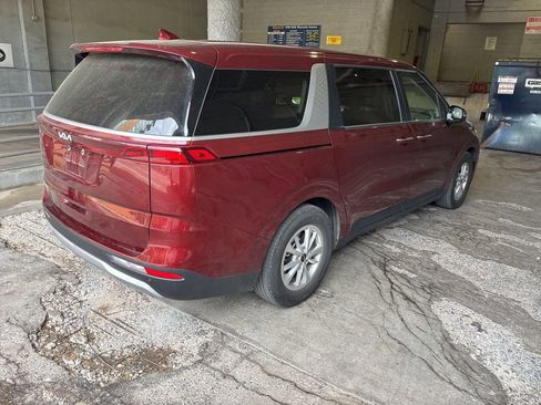 Used 2024 Kia Carnival LX FWD image 3