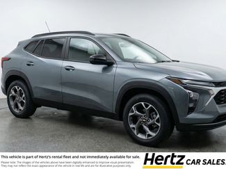 Used 2025 Chevrolet Trax LT w/ LT Convenience Package FWD video 1