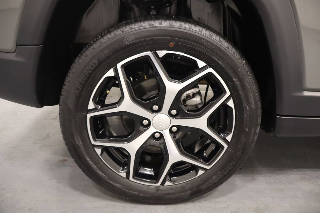 Used 2024 Jeep Compass Latitude AWD/4WD image 29