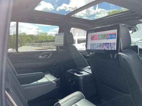 Used 2023 Chevrolet Suburban Premier w/ Advanced Technology Package AWD/4WD image 20