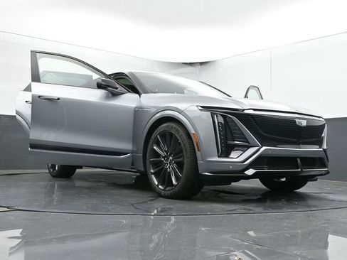 New 2026 Cadillac Lyriq V image 59