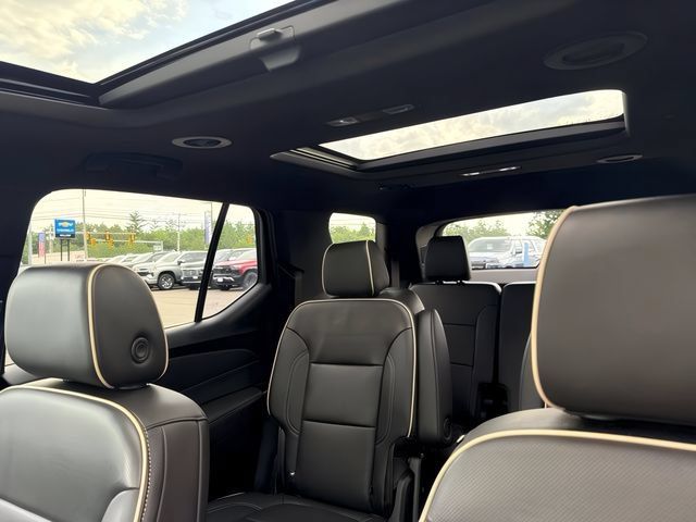 Used 2023 Chevrolet Traverse Premier AWD/4WD image 19