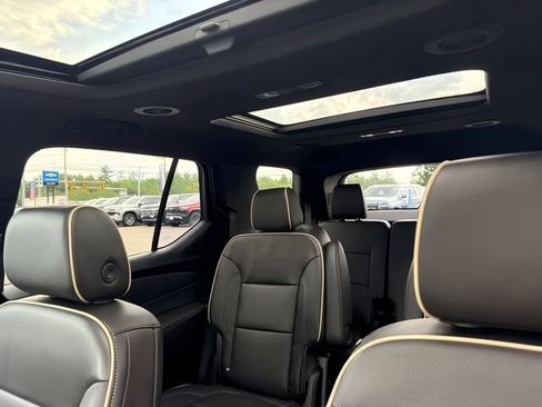 Used 2023 Chevrolet Traverse Premier AWD/4WD image 19