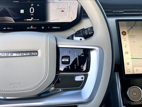 Used 2023 Land Rover Range Rover Long Wheelbase SE image 12