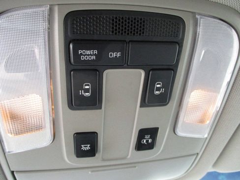 Used 2020 Kia Sedona LX FWD image 17
