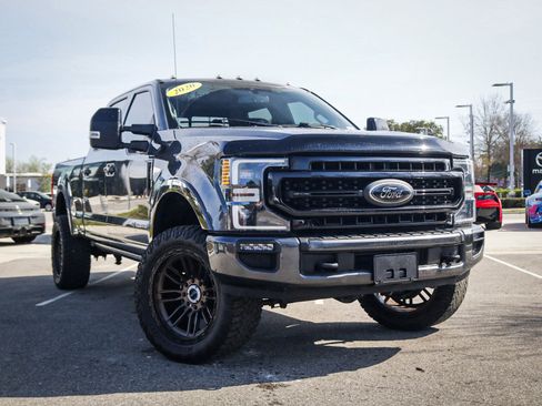 Used 2020 Ford F350 Lariat image 2