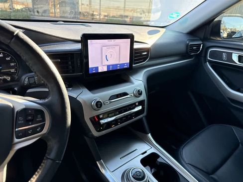 Used 2021 Ford Explorer XLT w/ Equipment Group 202A image 10