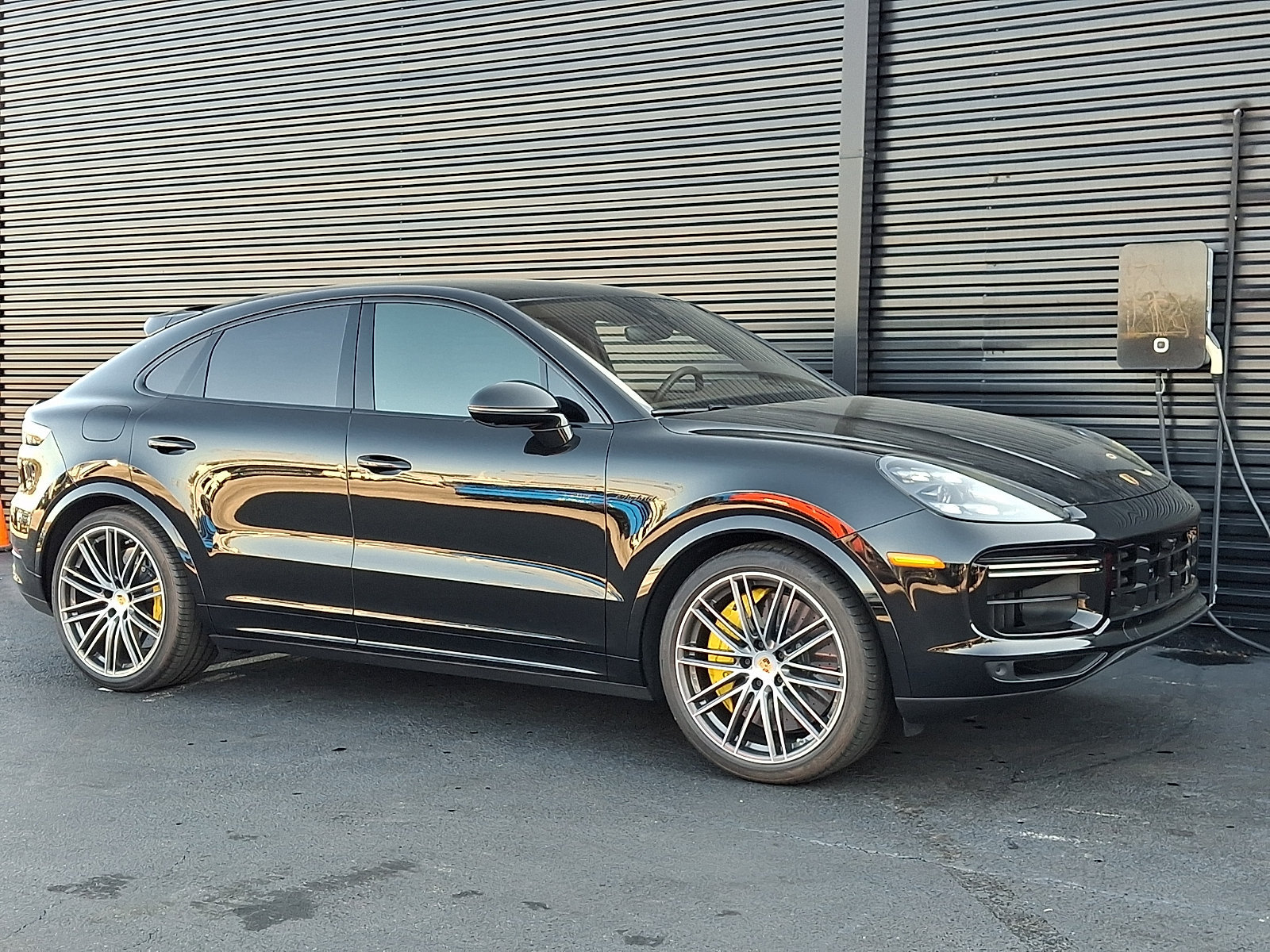 Certified 2023 Porsche Cayenne Turbo S AWD/4WD image 9