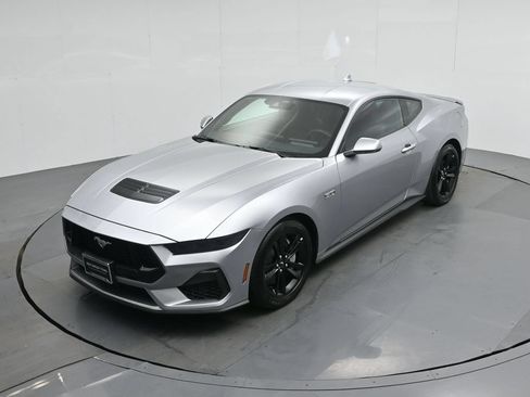 Used 2025 Ford Mustang GT RWD image 32