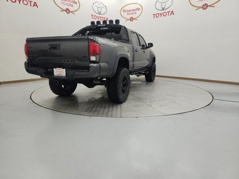 Used 2019 Toyota Tacoma TRD Off-Road w/ Technology Package image 8