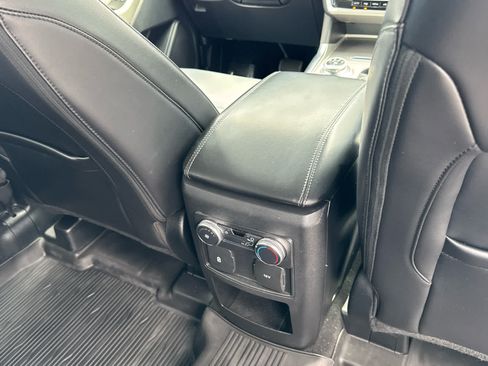 Used 2021 Ford Explorer XLT w/ Equipment Group 202A AWD/4WD image 18