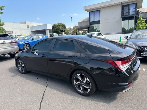 Used 2023 Hyundai Elantra SEL w/ Convenience Package FWD image 16