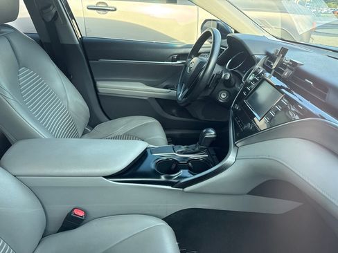 Used 2018 Toyota Camry SE FWD image 6