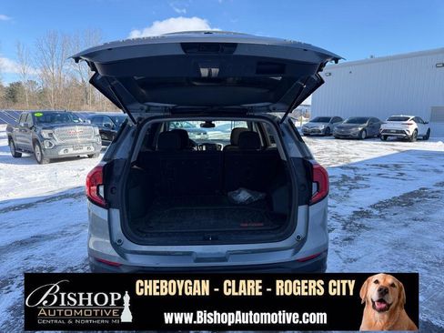 Used 2023 GMC Terrain SLE w/ Driver Convenience Package image 28