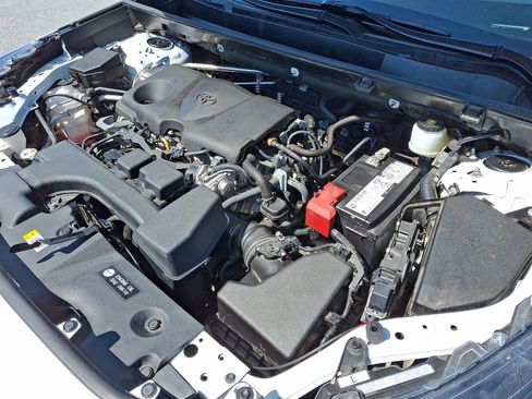 Used 2024 Toyota RAV4 Adventure image 27