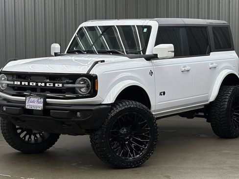 Used 2024 Ford Bronco Outer Banks AWD/4WD image 1