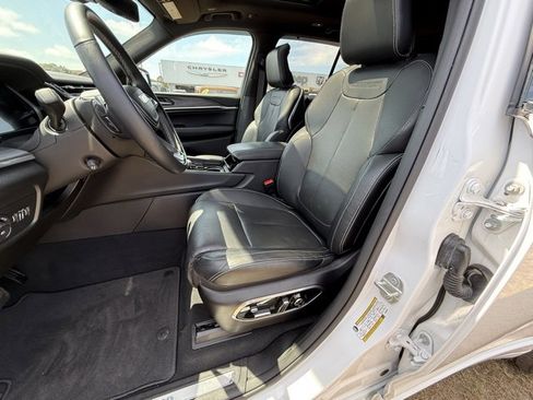 Certified 2023 Jeep Grand Cherokee Overland w/ Adv Protech Group III image 9