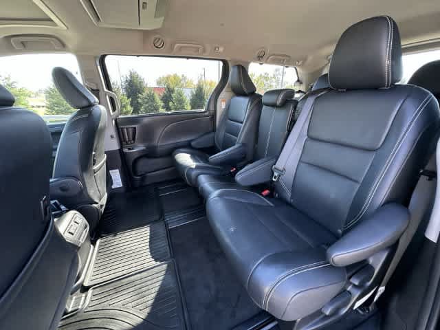 Used 2018 Toyota Sienna SE Premium FWD image 19