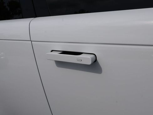 Used 2025 Land Rover Range Rover SE AWD/4WD image 9