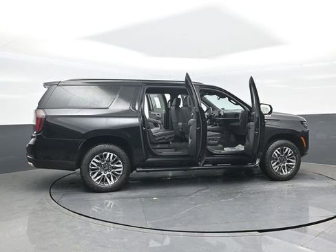 Used 2025 Chevrolet Suburban Z71 AWD/4WD image 27