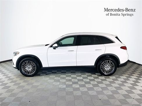 Certified 2025 Mercedes-Benz GLC 300 image 4