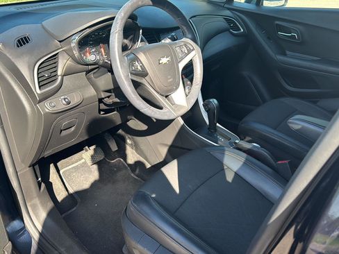 Used 2022 Chevrolet Trax LT w/ Driver Confidence Package AWD/4WD image 11